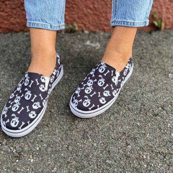 Skull print shoes - Picture 2 of 3